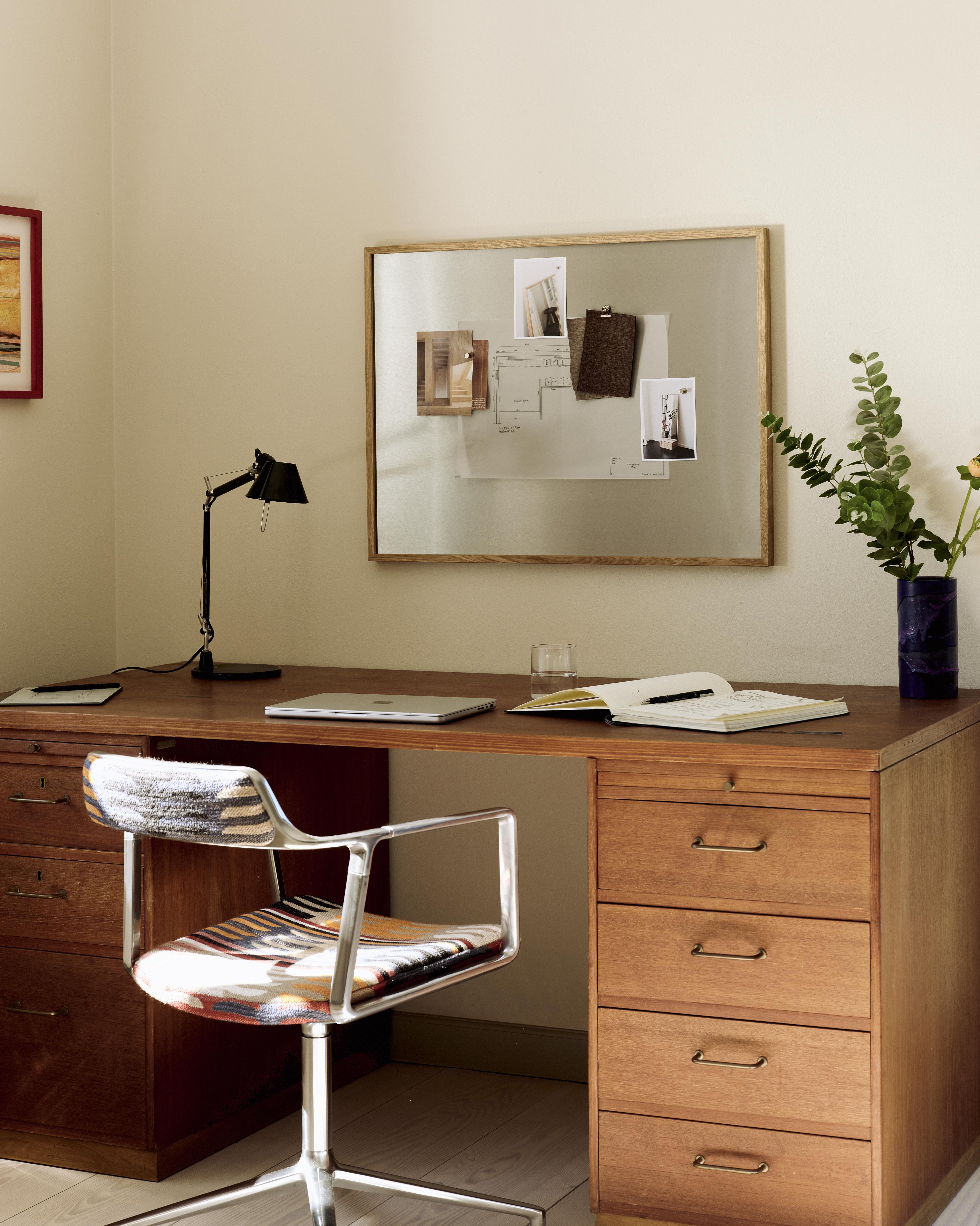 Rahmt-Furniture_MAGNETIC_STEEL_BOARD_NATURAL_OAK_LOW-RES_003.jpg