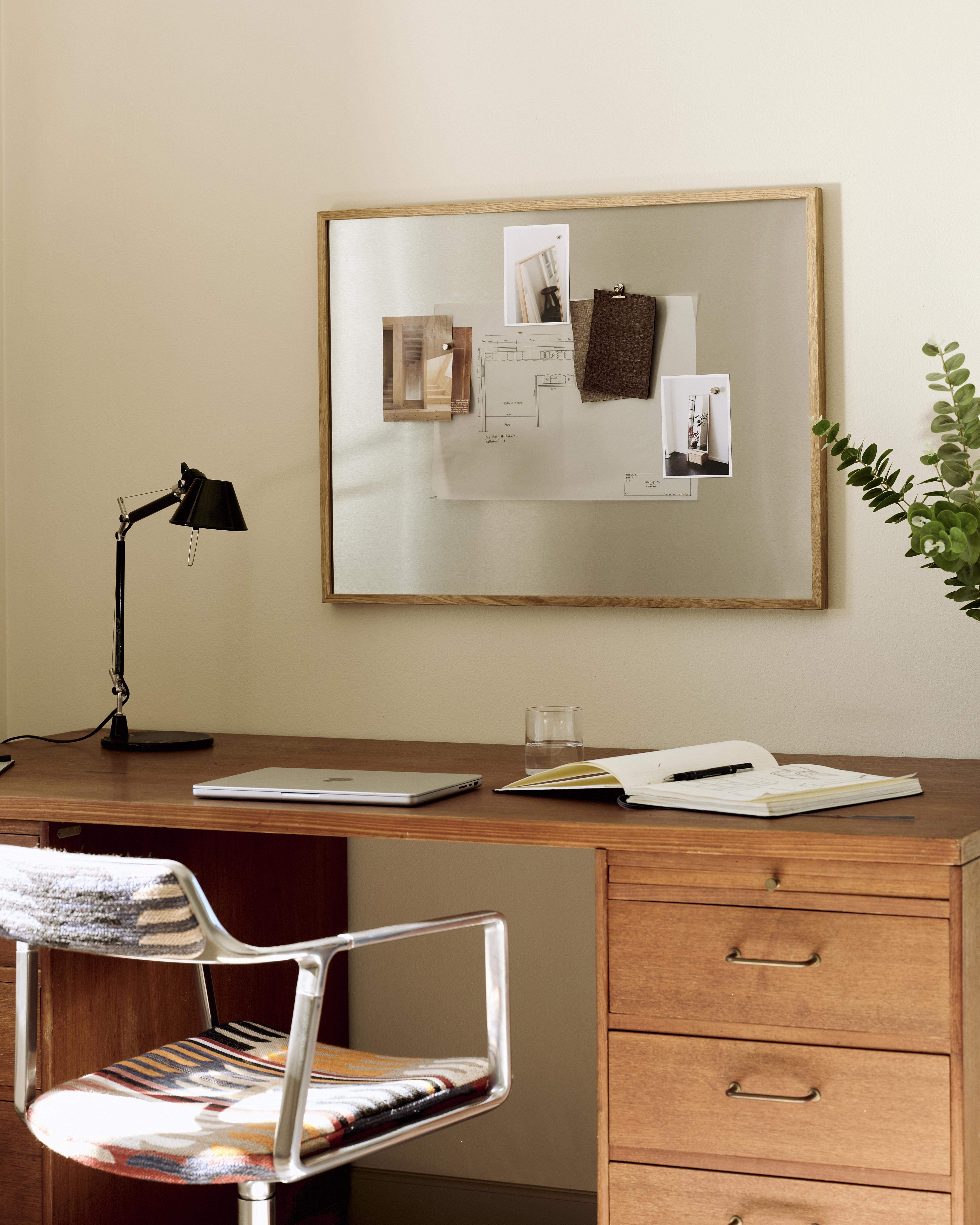 Rahmt-Furniture_MAGNETIC_STEEL_BOARD_NATURAL_OAK_LOW-RES_004_be156b44-4e22-40f3-8d29-64f960946dd4.jpg