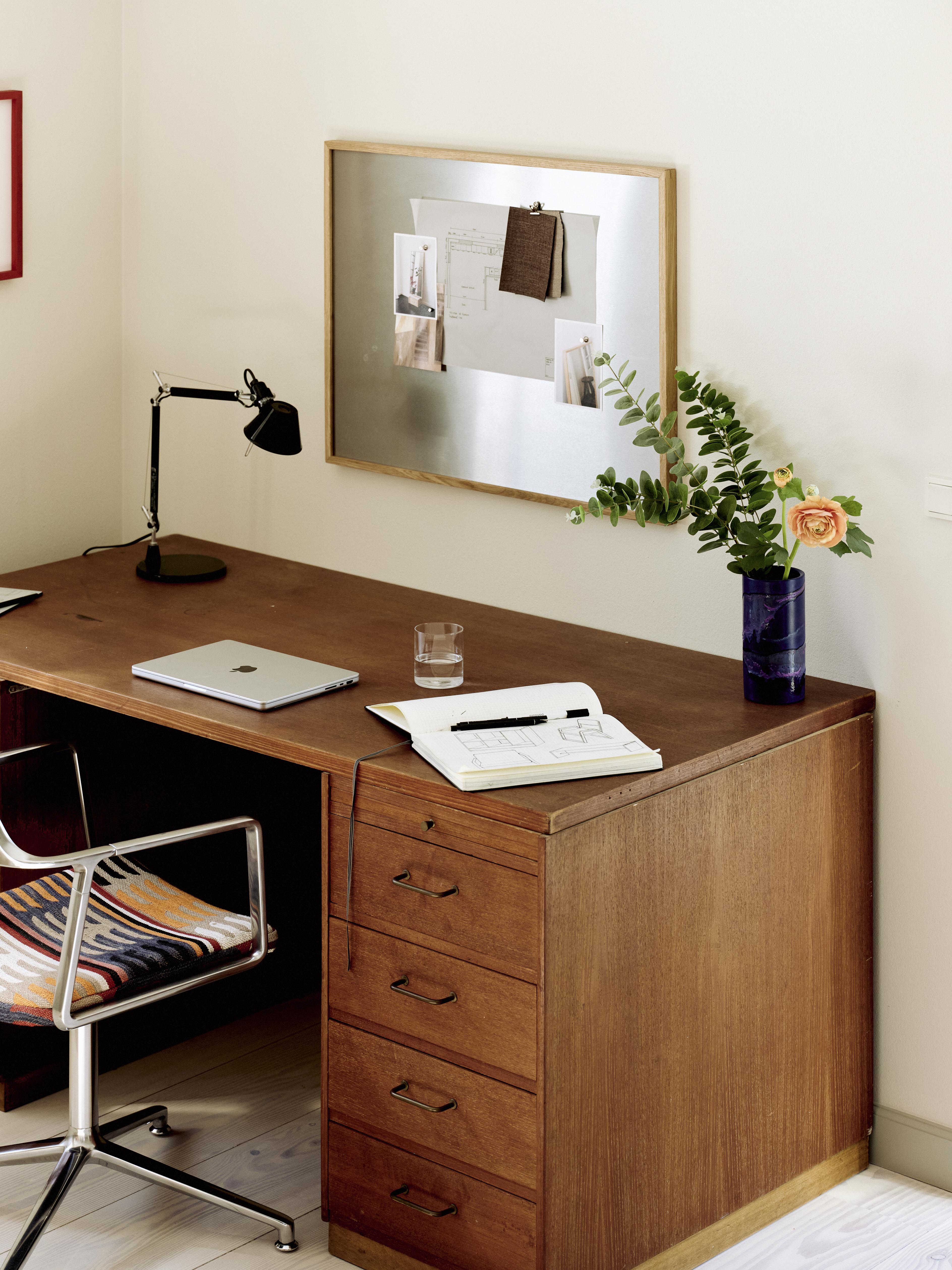 Rahmt-Furniture_MAGNETIC_STEEL_BOARD_NATURAL_OAK_LOW-RES_008.jpg